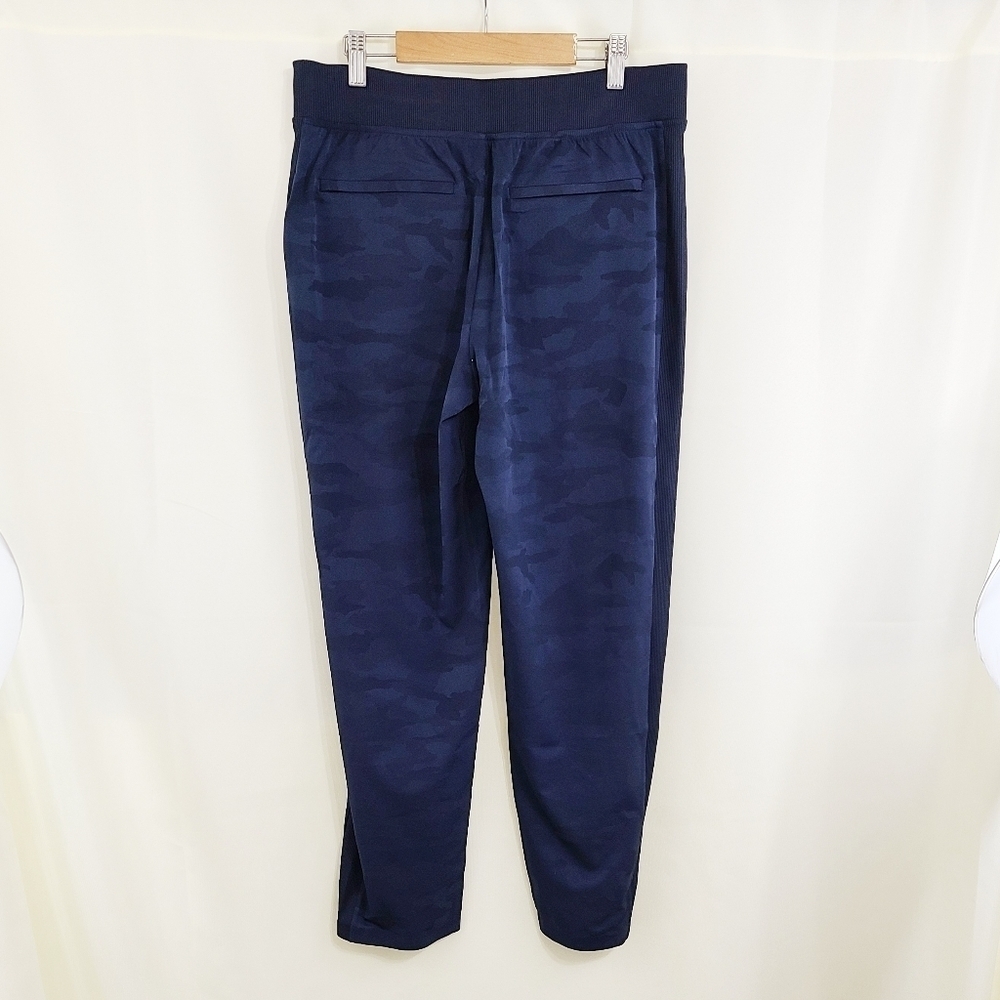 Athleta Brooklyn mid rise ankle pant navy blue camo Women's size 10 - Picture 4 of 7